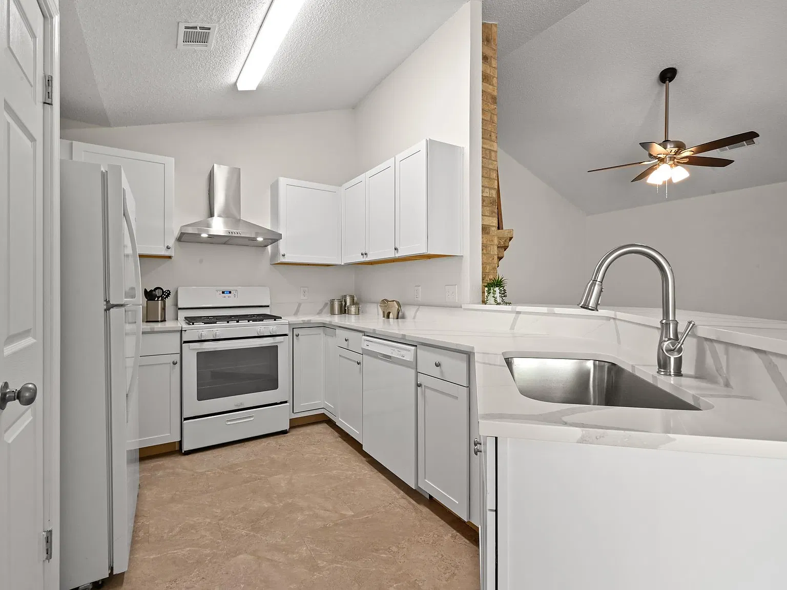 2 bed, 2.0 bath, 1015 sqft, $1,695 — Photo 4