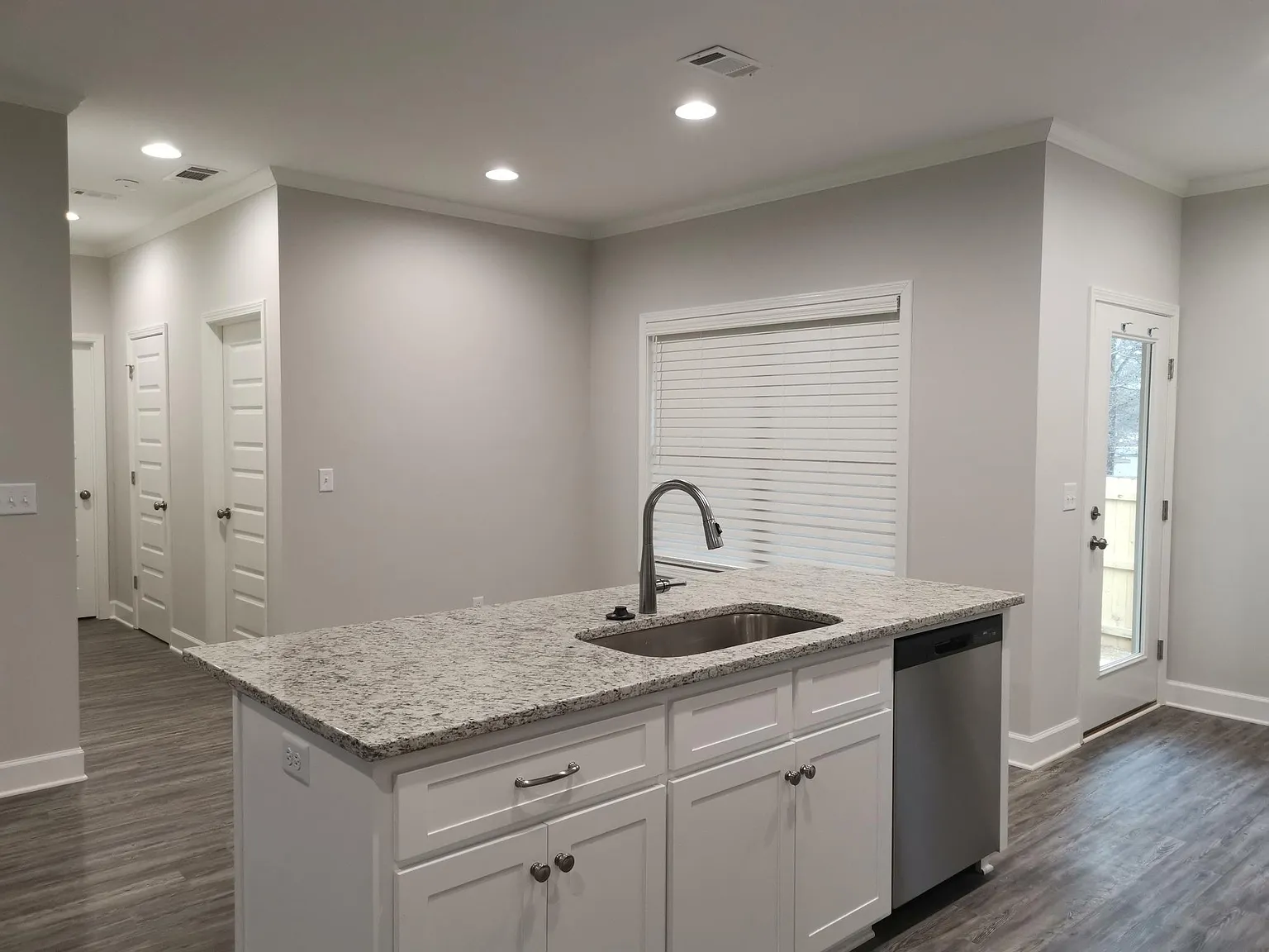 3 bed, 2.5 bath, 1596 sqft, $1,900 — Photo 4