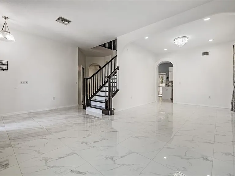380 Rosalind Ln — Photo 5