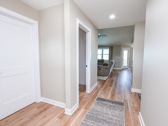 4th image of 1943 Summerfield Ln