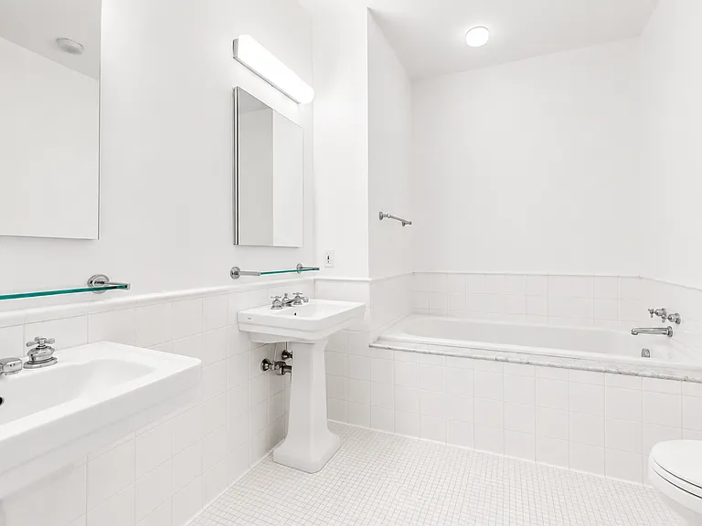 90 Franklin St #5S — Photo 5