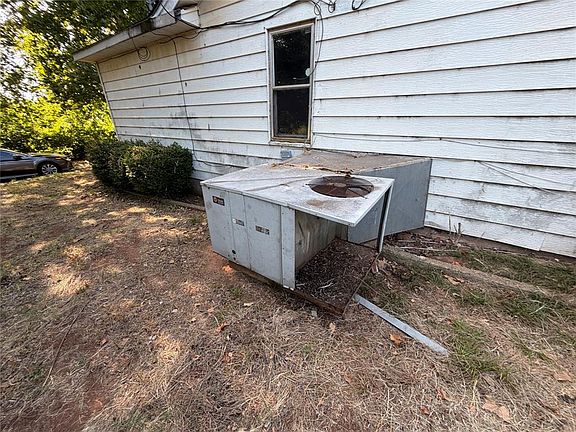 3rd image of 531 County Road 1390 Rd