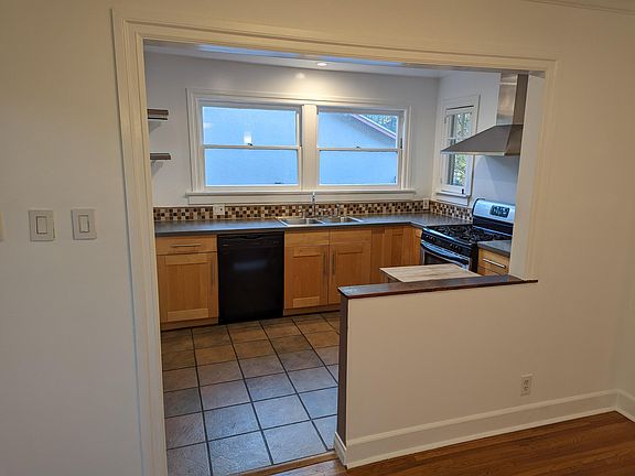 3rd image of 3156 Tyburn St