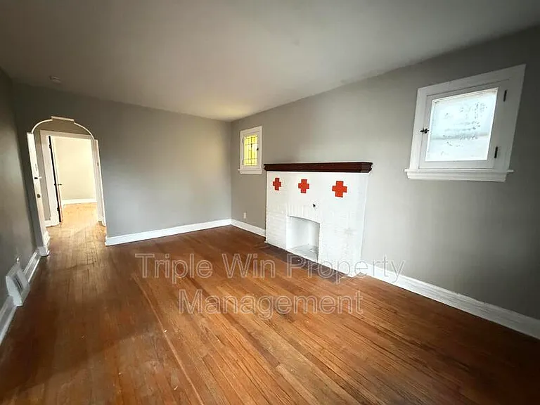 2527 Switzer Ave — Photo 7