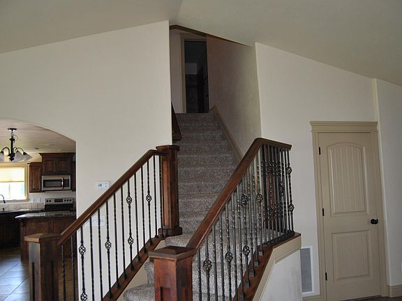 4th image of 3921 Delaware Ave