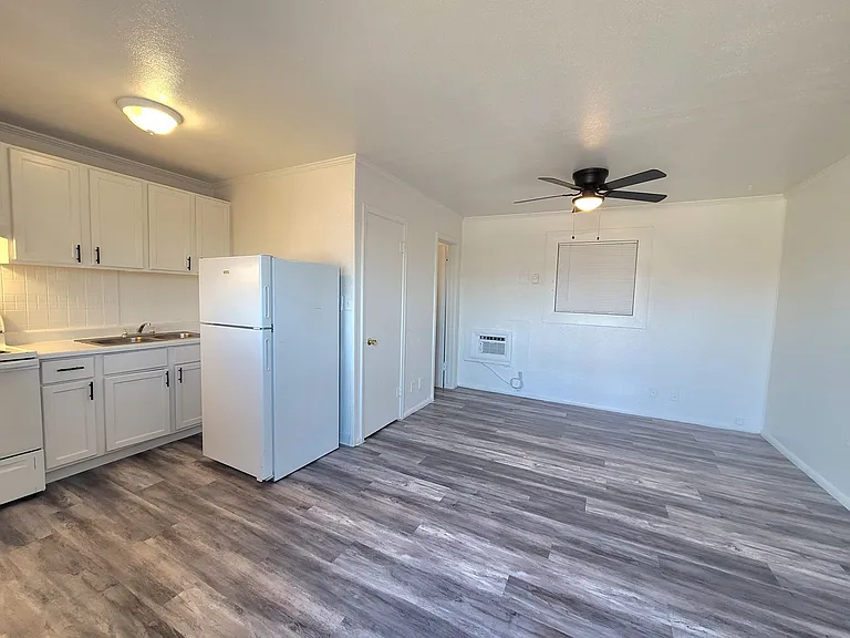 108 E Coogan Dr — Photo 1