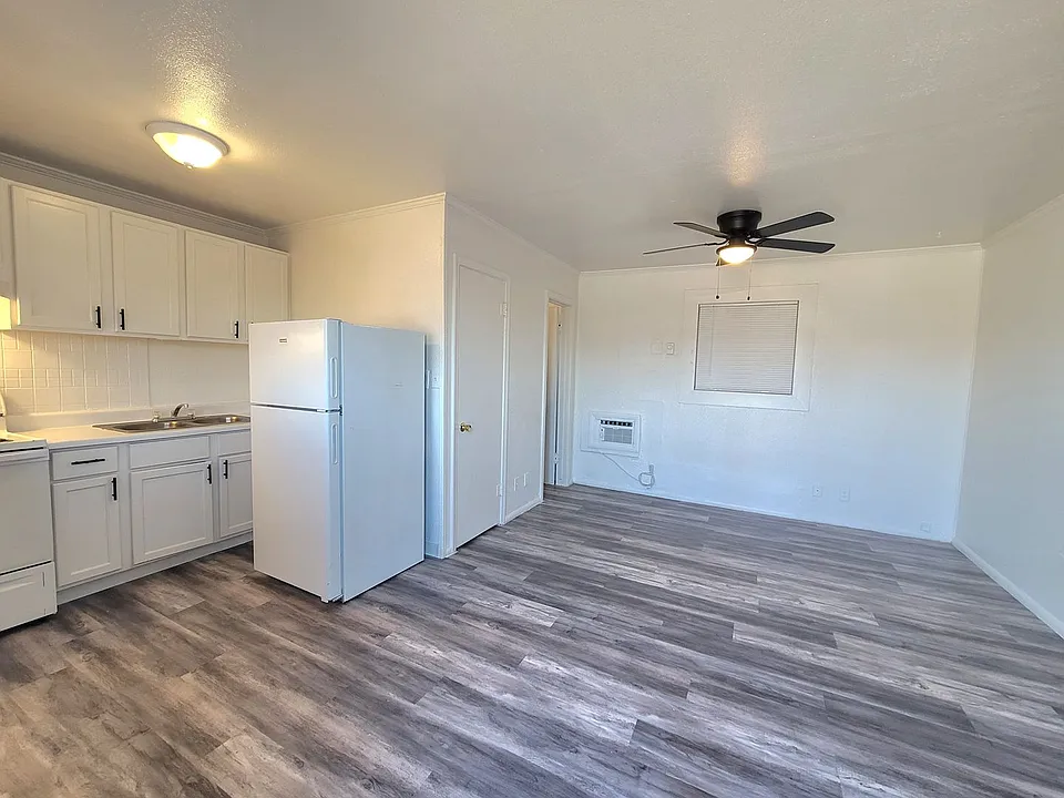 108 E Coogan Dr