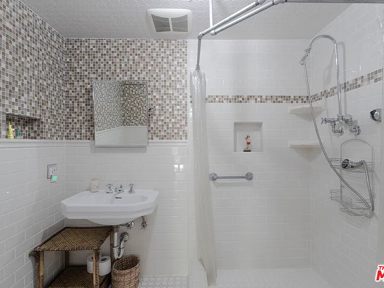 10959 Strathmore Dr — Photo 19