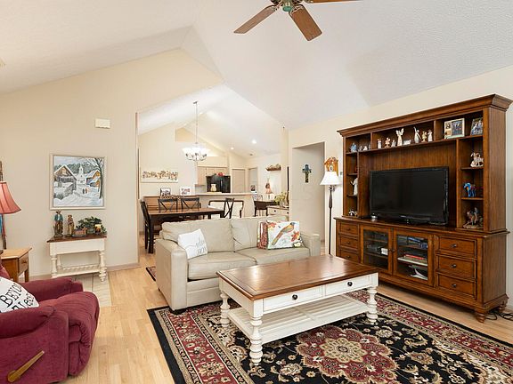 5th image of 501 Saddlery Dr W