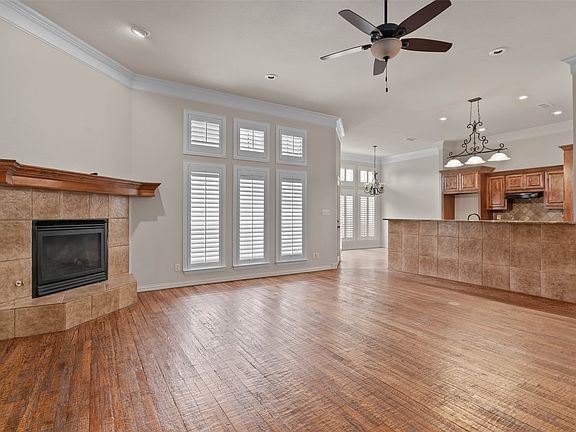 5th image of 111 Red Oak Dr