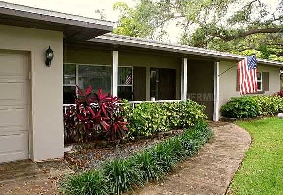 2nd image of 904 Oxford Dr