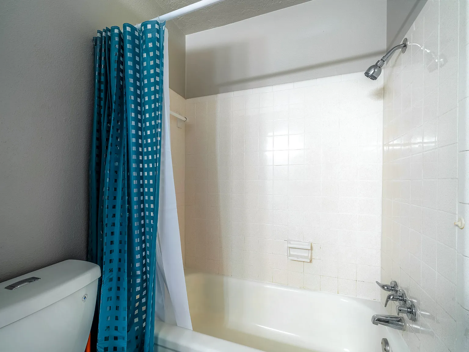 4 bed, 2.0 bath, 1518 sqft, $667 — Photo 4