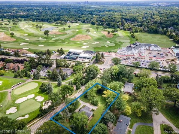 6450 Gilbert Lake Rd, Bloomfield Hills, MI 48301