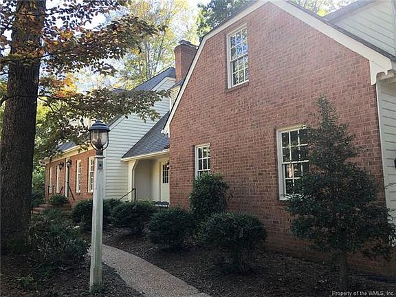 3rd image of 10 Higginson Ct