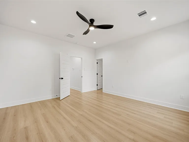 8210 Lawler St #A — Photo 22