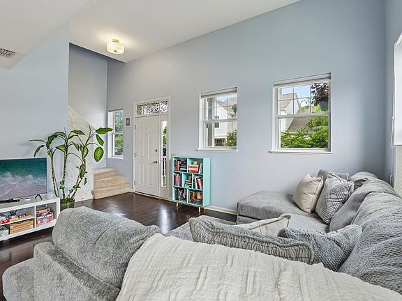5th image of 2830 Holborn Cir