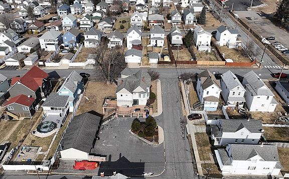 3rd image of 1301 Sloan St