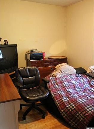 5th image of 1726 Newton Ave N