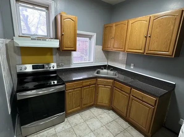 46 Woodlawn Avenue image 1 of 6