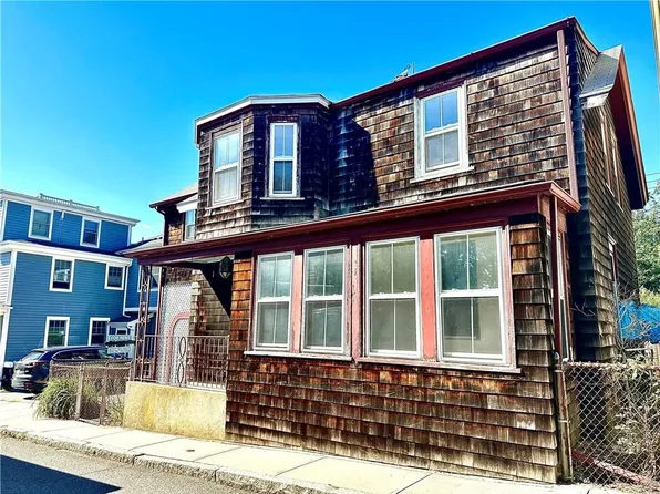 60 Dixon St, Newport, RI 02840
