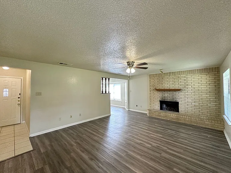 109 S Brook Dr — Photo 6