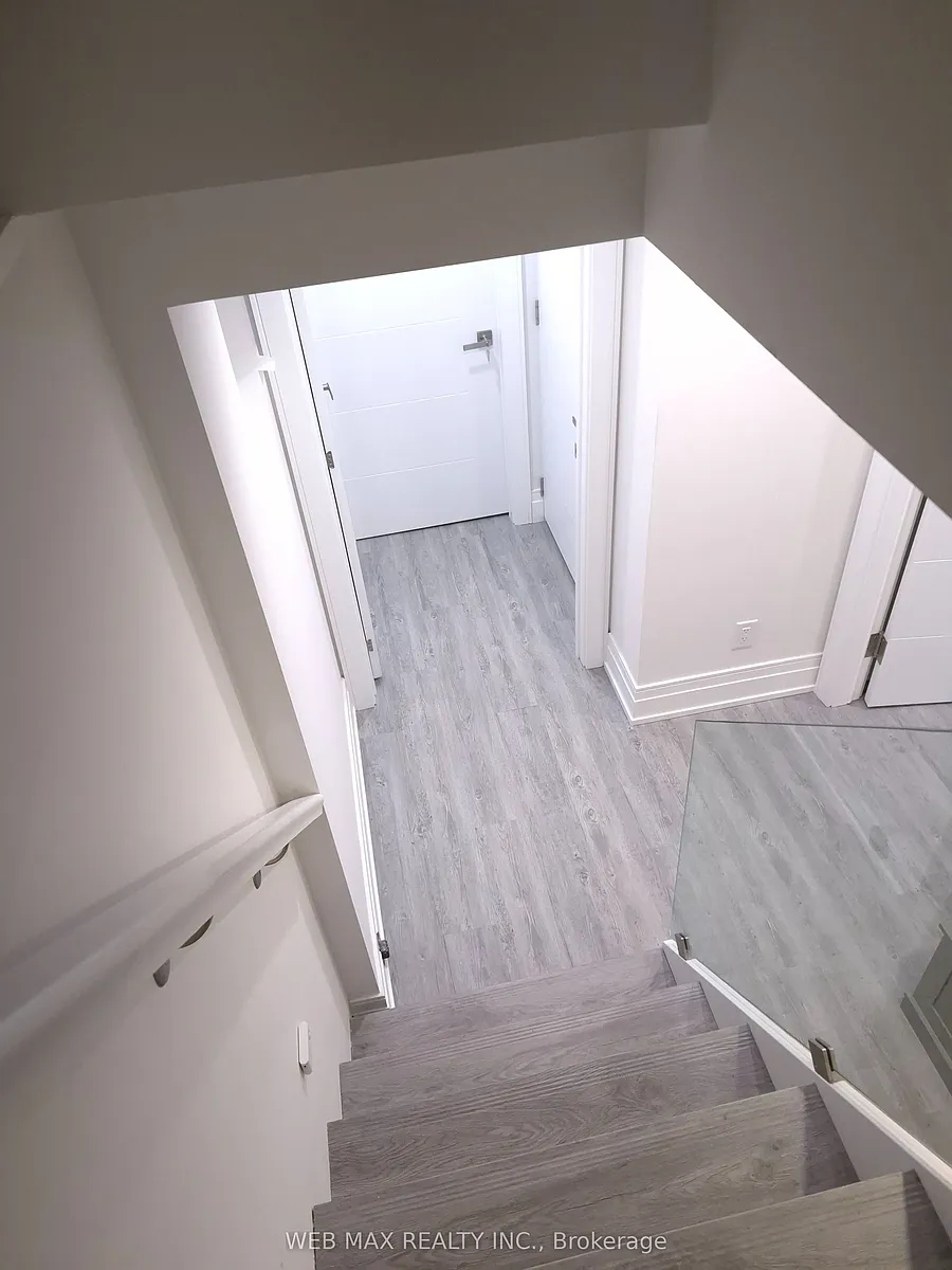 Building Photo - 4 Porter Cres #BASEMENT