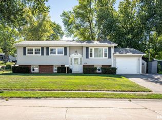 305 Colony Dr, Davenport, IA