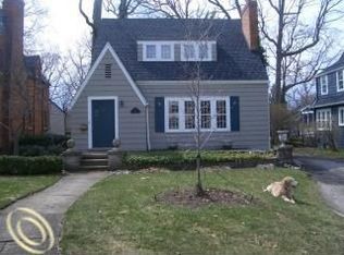 82 Oakdale Blvd, Pleasant Ridge, MI 48069