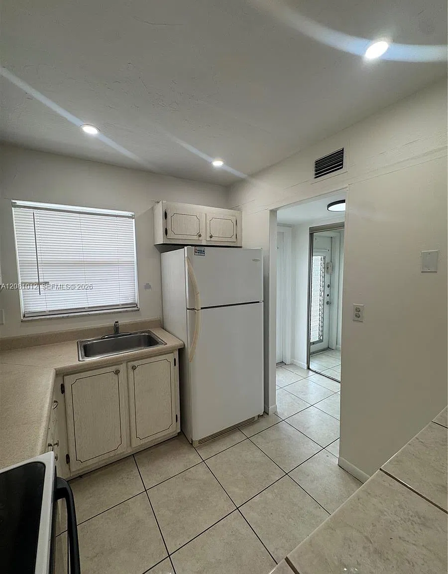 8220 Sunrise Lakes Blvd — Photo 4