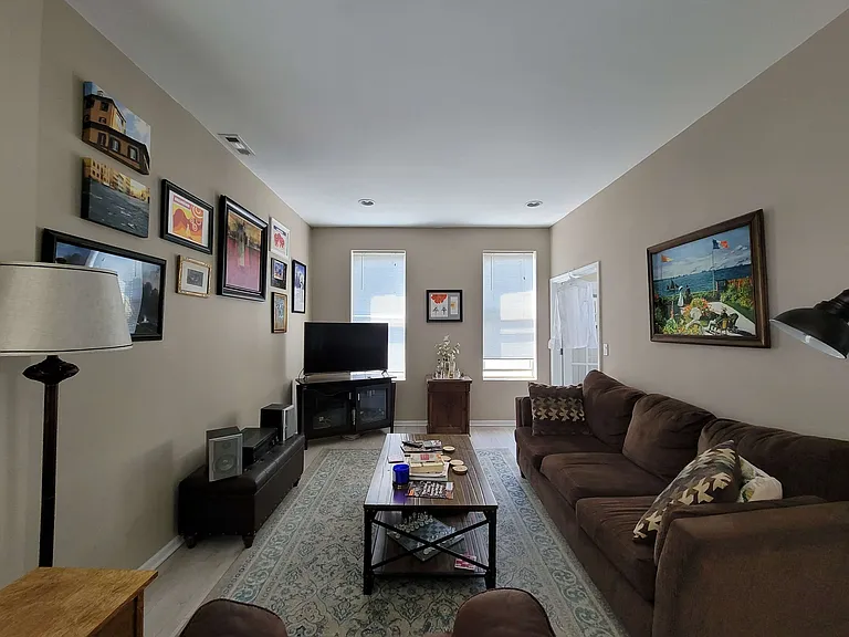 2246 W Belden Ave — Photo 30