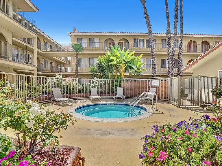 Capistrano Gardens — Photo 17