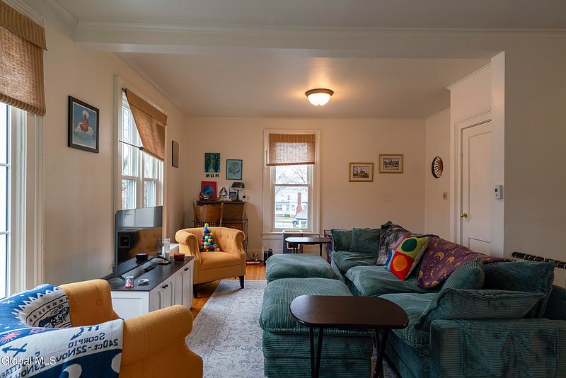 3rd image of 107 Lake Avenue