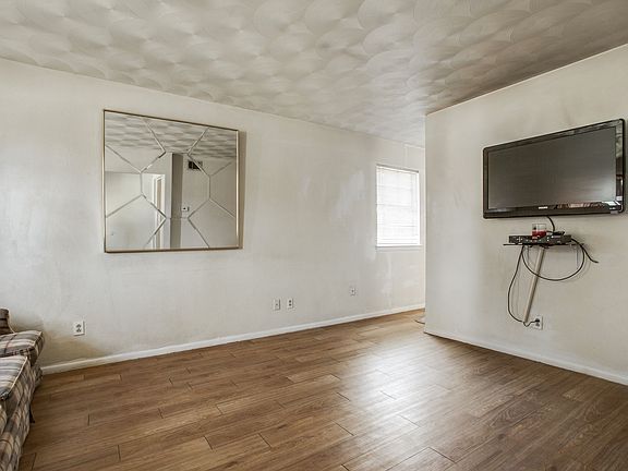 5th image of 3606 Galaxie Dr