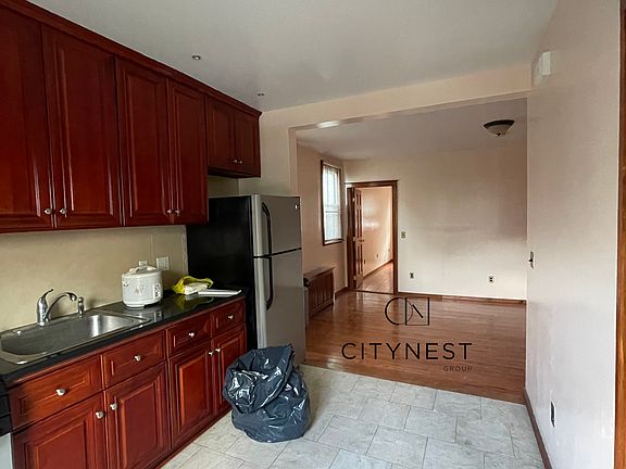 4th image of 18-09 26th Ave #1