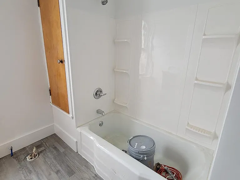1801 S Main St #4 — Photo 9