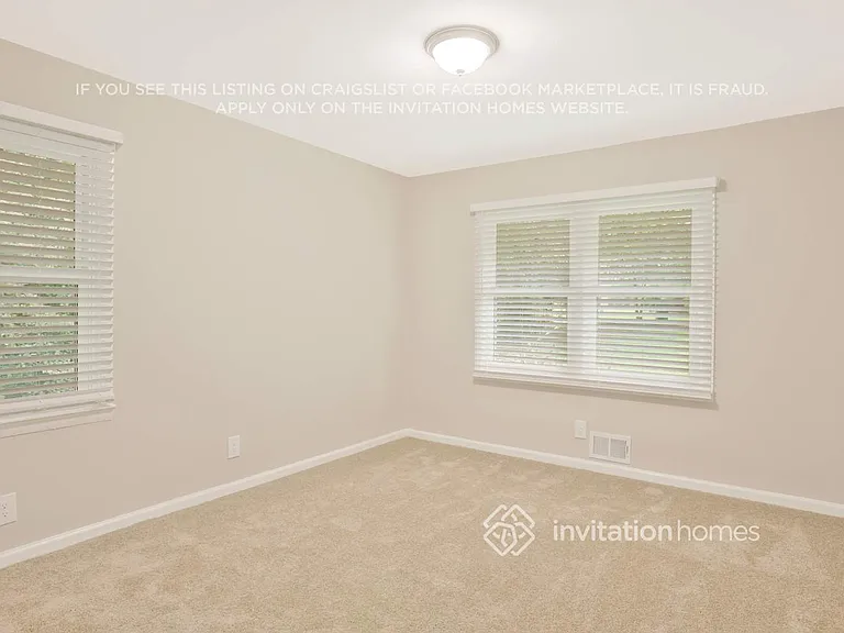 1554 N Columbia Pl — Photo 13