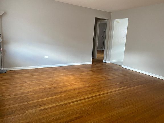 2nd image of 1656 W Pratt Blvd APT 3W