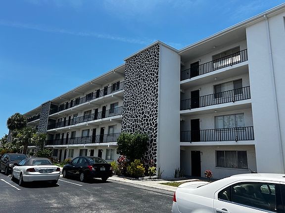 2nd image of 4906 Victoria Dr APT 412