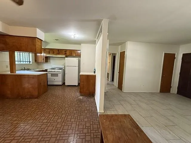 3 bed, 1.5 bath, 960 sqft, $1,700 — Photo 2