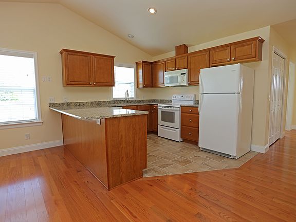 3rd image of 30933 Clubhouse Cir