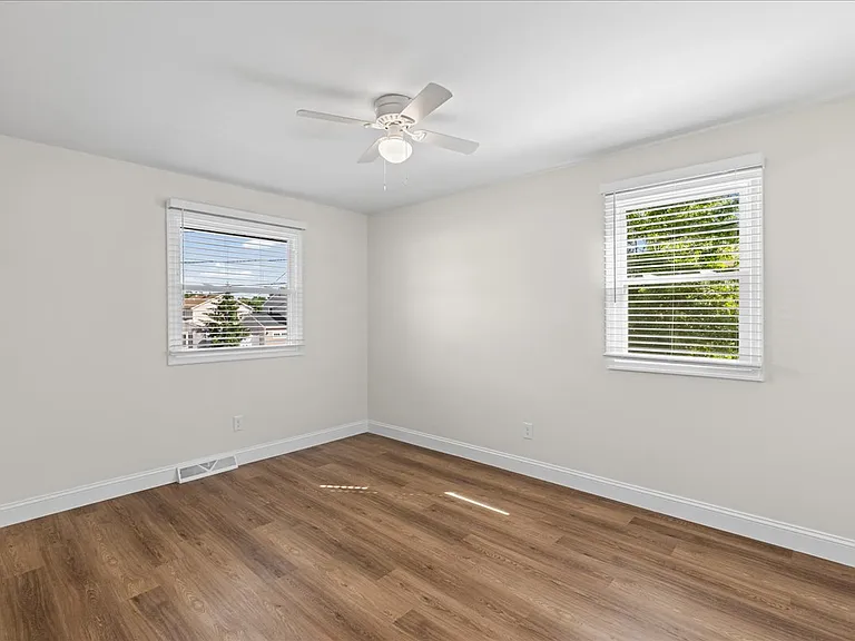 927 Edgemoor Rd — Photo 14