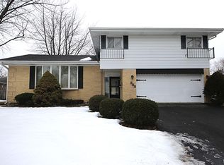 888 W Heritage Dr, Addison, IL 60101