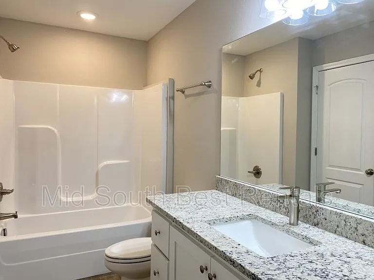 203 Magnolia Ct — Photo 2
