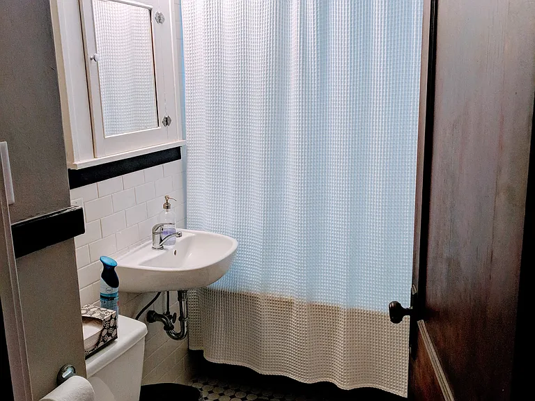 Ashland & Laurel Apartments — Photo 23