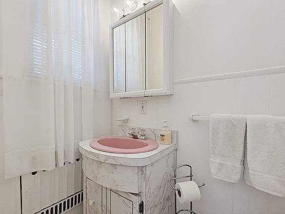 4th image of 425 Prospect St