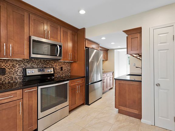 4th image of 6633 Deer Gap Ct