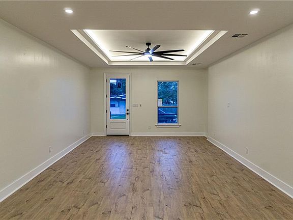 5th image of 4919 Sandalwood St