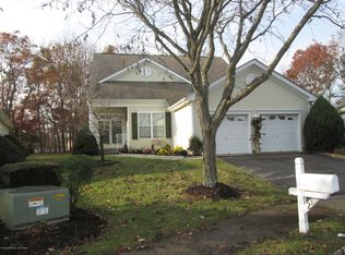 21 Greenfields Dr, Lakewood, NJ 08701