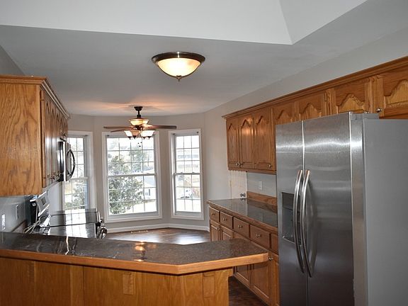 2nd image of 122 Lisa Dr
