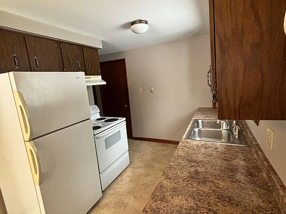 2nd image of 169 Jefferson Ave #2